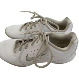 Nike Women’s White Sideline Cheerleader Go Fight Shoes Size 6, Style #647937-100